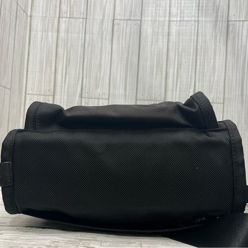 TUMI Black Crossbody Messenger Bag Travel Shoulder Laptop Work Bag